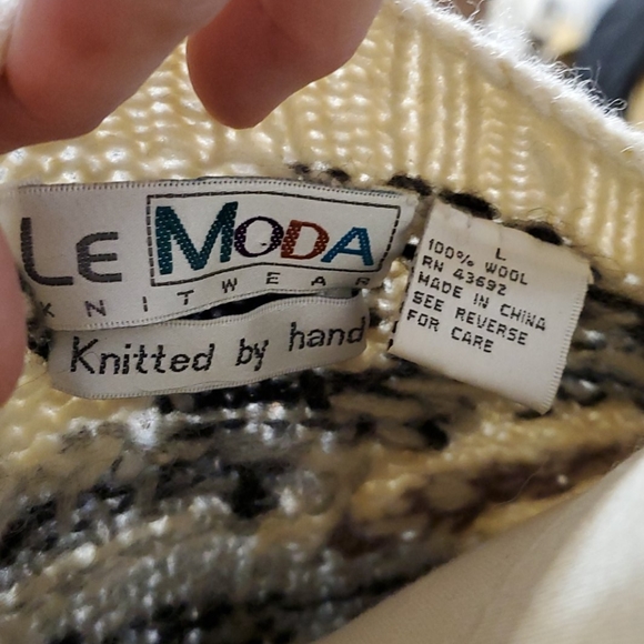 Sweater, woman's pullover - Picture 4 of 4